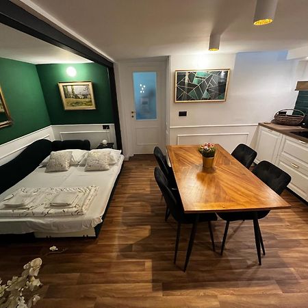 Db Interiors Apartment Split Exterior photo