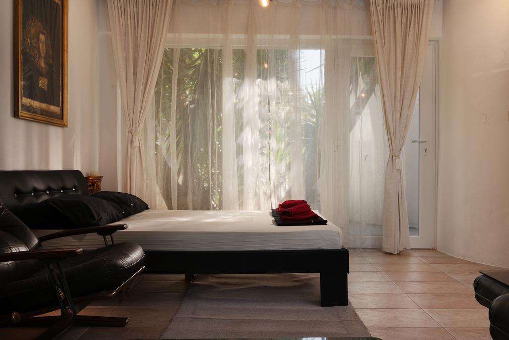Db Interiors Apartment Split Exterior photo